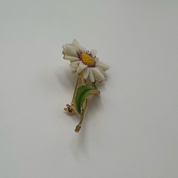 Vintage Lisner Daisy Brooch - Signed - Picture 3 of 8